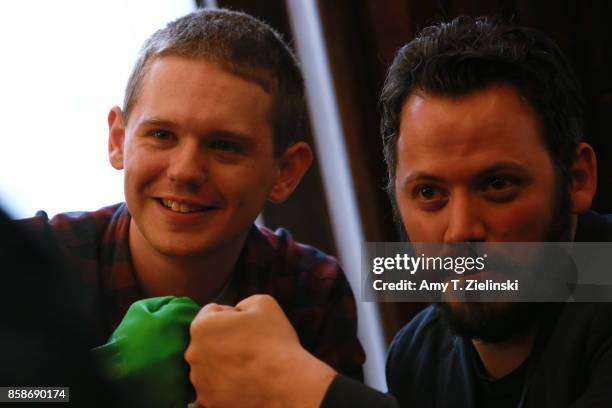 Actor Jake Wardle, who played the character of Freddie Sykes on the TV show Twin Peaks, hits fists with Danish Film Studies lecturer Andreas Halskov...