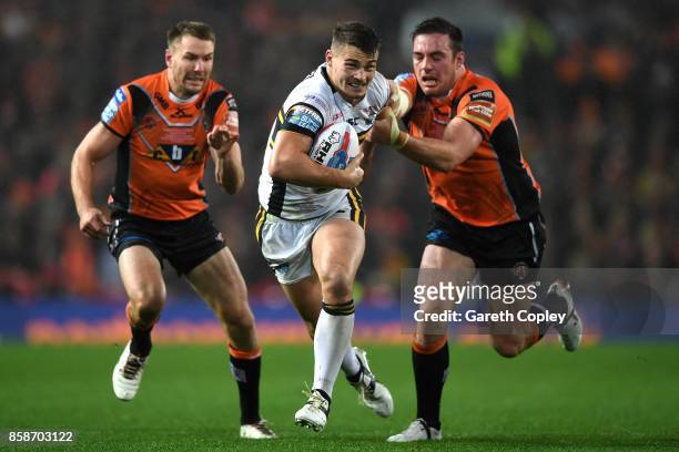 Stevie Ward of Leeds Rhinos competes with Michael Shenton and Grant Millington of Castleford Tigers during the Betfred Super League Grand Final match...
