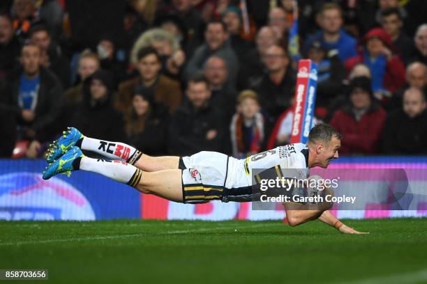 Danny McGuire of Leeds Rhinos scores the second try during the Betfred Super League Grand Final match between Castleford Tigers and Leeds Rhinos at...