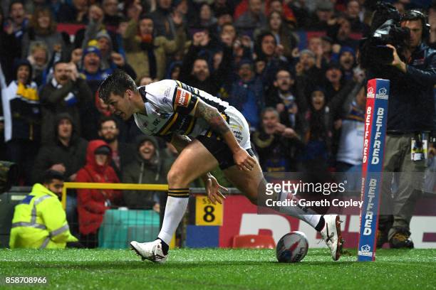 Tom Briscoe of Leeds Rhinos scores a try during the Betfred Super League Grand Final match between Castleford Tigers and Leeds Rhinos at Old Trafford...