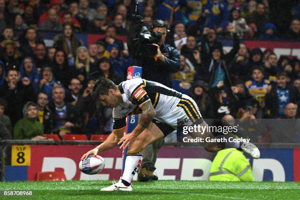 Tom Briscoe of Leeds Rhinos scores a try during the Betfred Super League Grand Final match between Castleford Tigers and Leeds Rhinos at Old Trafford...