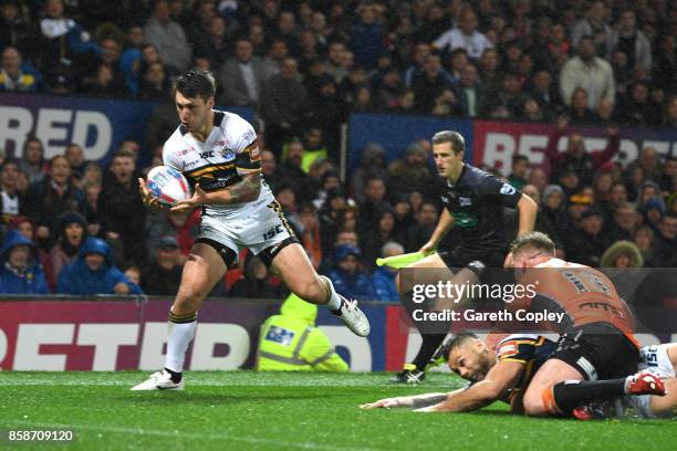 Tom Briscoe of Leeds Rhinos scores a try during the Betfred Super League Grand Final match between Castleford Tigers and Leeds Rhinos at Old Trafford...