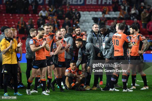 The Castleford Tigers players look dejected at the end of the Betfred Super League Grand Final match between Castleford Tigers and Leeds Rhinos at...