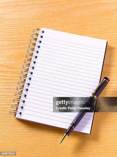 note pad on wooden background. - bloco espiral imagens e fotografias de stock