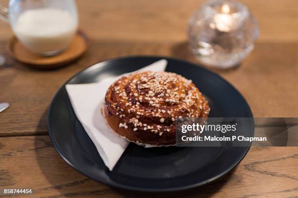 christmas in sweden - cinnamon bun (kanelbulle) - swedish culture ストックフォトと画像