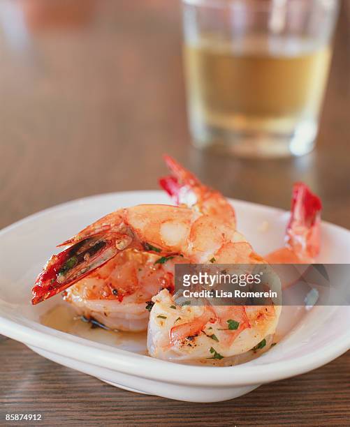 gambas al ajillo (white shrimp w/garlic & lemon) - gambas ストックフォトと画像
