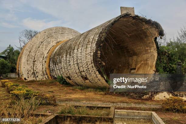 Toppled water tower in downtown Kilinochchi, Jaffna, Sri Lanka. The water tower was bombed by the Tamil Tigers in the final stages of the long Sri...