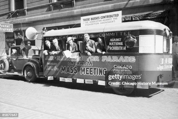 Members of the Republican Citizens Committee campaign for the repeal of the 18th Amendment and the supension of Prohibition law, Chicago, 1932.