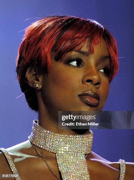 Kelly Rowl Kelly Rowland of Destiny's Child performs during a sold-out show as ...