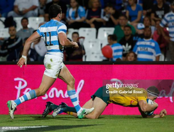 Reece Hodge of Australia scores a try during The Rugby Championship match between Argentina and Australia at Malvinas Argentinas Stadium on October...