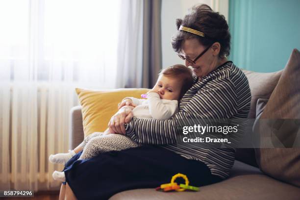 mi abuela es el mejor del mundo - great grandmother fotografías e imágenes de stock