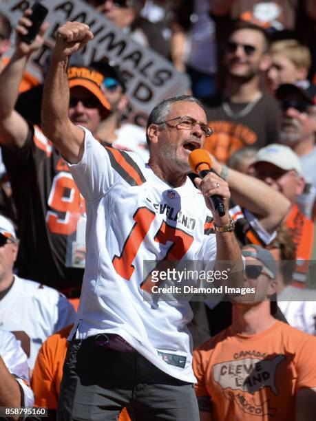 Former Cleveland Browns quarterback Brian Siper speaks to the crowd during a timeout in the first quarter of a game on October 1, 2017 against the...
