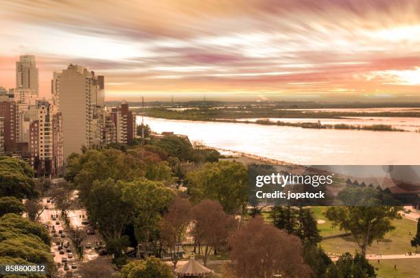 rosario city and parana river in argentina - サンタフェ州 ストックフォトと画像