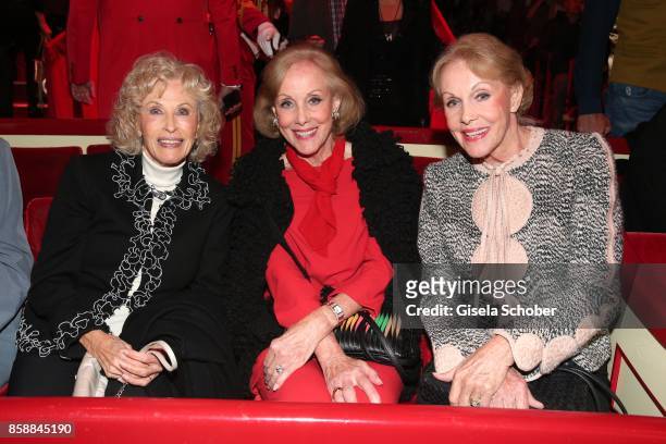 Bibi Jones and twin sisters Alice and Ellen Kessler during the premiere of the Circus Roncalli '40 Jahre Reise zum Regenbogen' on October 7, 2017 in...