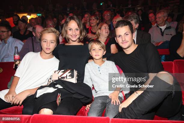 Lara Joy Koerner and her sons, Glenn , Neo and David Vicedomini during the premiere of the Circus Roncalli '40 Jahre Reise zum Regenbogen' on October...