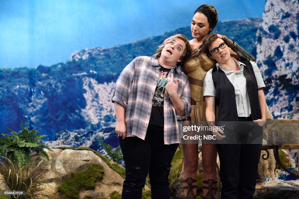 LIVE -- "Gal Gadot" Episode 1727 -- Pictured: Aidy Bryant, Gal Gadot