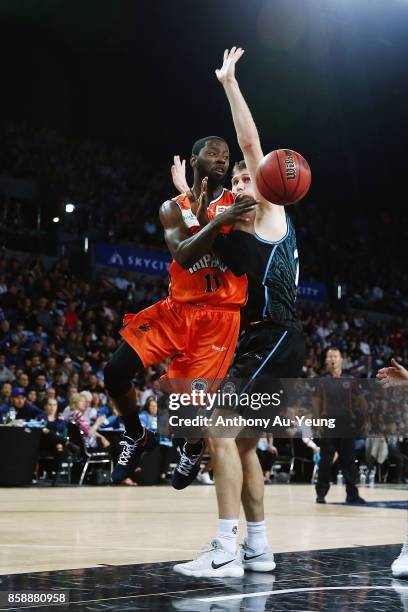 Dayshon Scoochie Smith of the Taipans makes a pass against Rob Loe of the Breakers during the round one NBL match between the New Zealand Breakers...