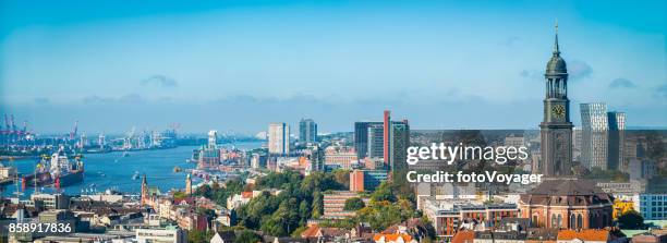 hamburg aerial panorama über stadt dockt st pauli am wasser deutschland - hamburger hafen stock-fotos und bilder