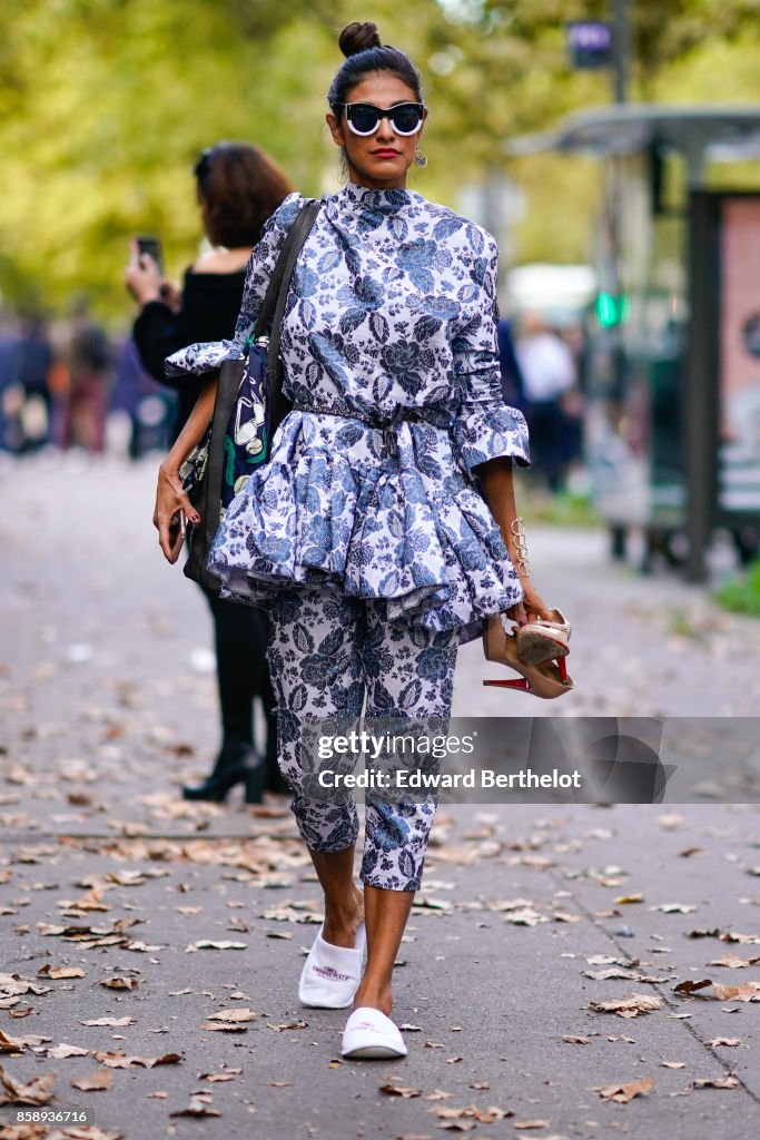 Street Style : Paris Fashion Week Womenswear Spring/Summer 2018 : Day Five