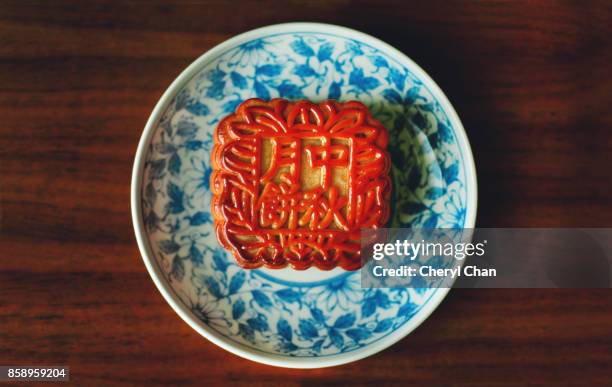 chinese mooncakes - mooncake stock pictures, royalty-free photos & images