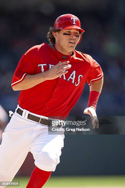 Texas Rangers Ian Kinsler in action, running bases vs Cleveland Indians. Arlington,TX 4/6/2009 CREDIT: Greg Nelson