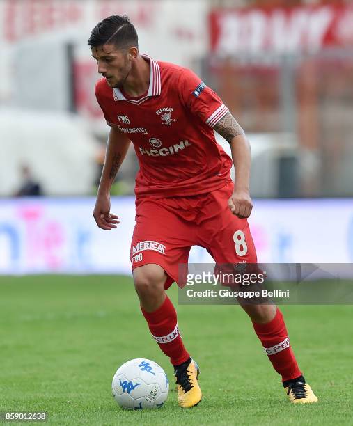 Simone Emmanuello of AC Perugia in action during the Serie B match between AC Perugia and Pro Vercelli at Stadio Renato Curi on October 8, 2017 in...