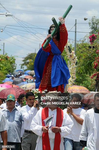 Catholic devotees take part in the Via Crucis during the Easter celebrations in Teustepe, 70 kim southwest of Managua on April 10, 2009. AFP...