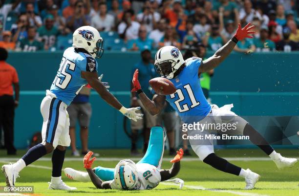 Adoree' Jackson and Da'Norris Searcy of the Tennessee Titans break up a pass intended for Jakeem Grant of the Miami Dolphins in the first quarter on...