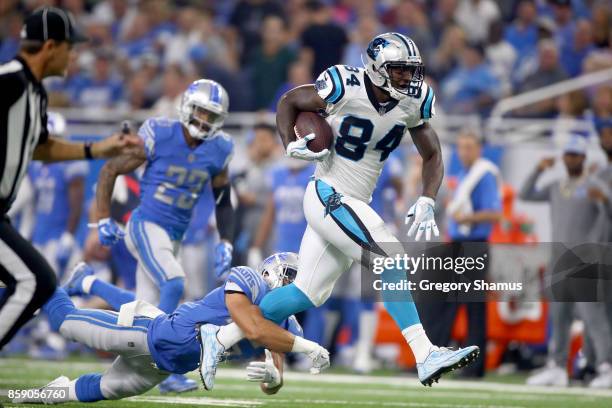 Tight end Ed Dickson of the Carolina Panthers runs for yardage against strong safety Miles Killebrew of the Detroit Lions during the first half at...