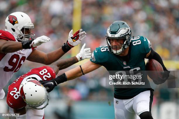 Zach Ertz of the Philadelphia Eagles makes a catch for a first down against Justin Bethel of the Arizona Cardinals during the third quarter at...