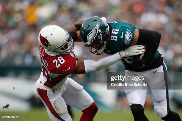 Zach Ertz of the Philadelphia Eagles makes a catch for a first down against Justin Bethel of the Arizona Cardinals during the third quarter at...