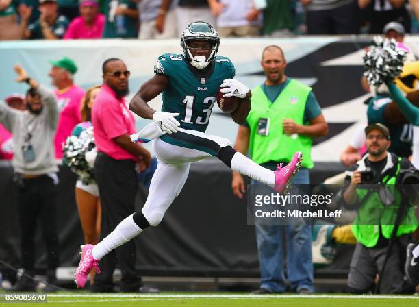 Nelson Agholor of the Philadelphia Eagles scores a touchdown after making a 72-yard catch against the Arizona Cardinals during the third quarter at...