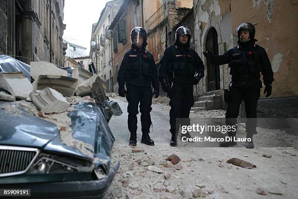 Italian Paramilitary Police "Carabinieri" patrol the old center to prevent looting on April 10, 2009 in L'Aquila, Italy. The 6.3 magnitude earthquake...