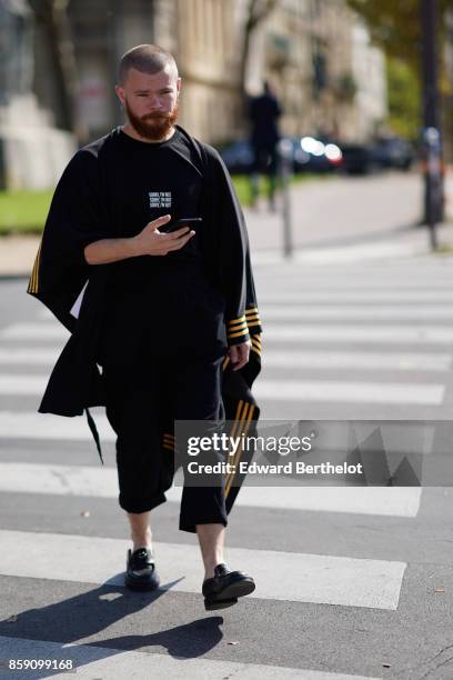 Guest wears an oversize outfit, outside Nina Ricci, during Paris Fashion Week Womenswear Spring/Summer 2018, on September 29, 2017 in Paris, France.