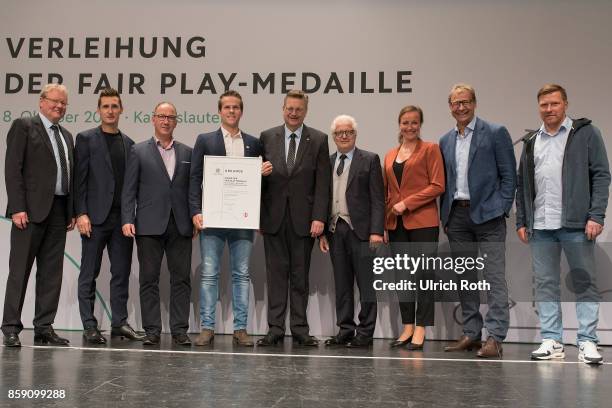 Winner Julian Reus and the Fair Play Representative Kevin Weiss from the national association Westfalen with Miroslav Klose, DFB President Rheinhard...
