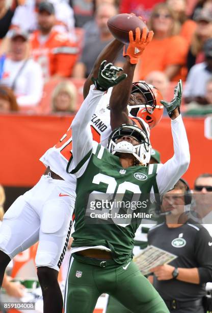 Kasen Williams of the Cleveland Browns catch over Dakota Dozier of the New York Jets ruled incomplete in the second half at FirstEnergy Stadium on...