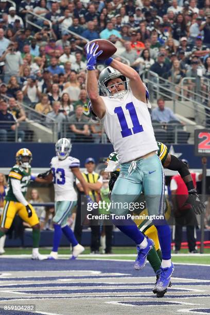 Cole Beasley of the Dallas Cowboys pulls in a touchdown pass ahead of Quinten Rollins of the Green Bay Packers in the second quarter of a football...