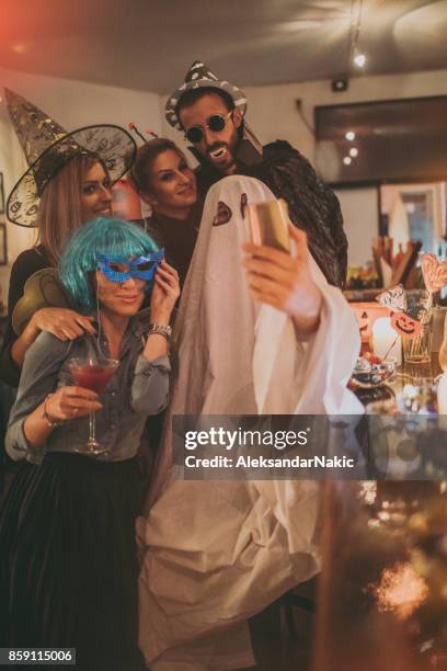 group selfie on a halloween party - halloween party imagens e fotografias de stock