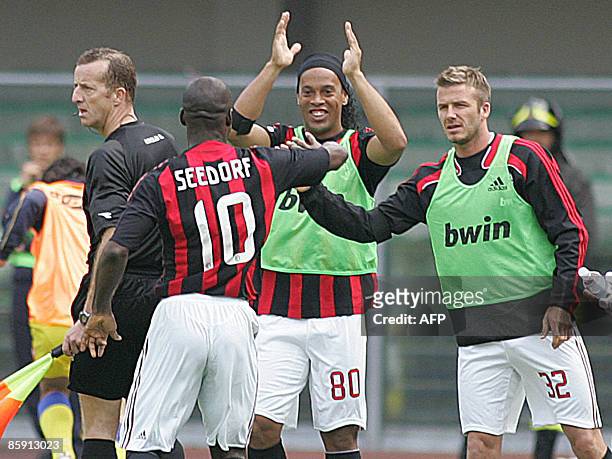 Milan's British David Beckham and Brazilian teammate Ronaldinho jubilate with Dutch Clarence Seedorf during their Italian Serie A football match AC...