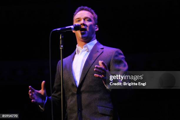 Russell Singer 153 Russell Watson Singer Stock Photos, High-Res Pictures, and Images ...