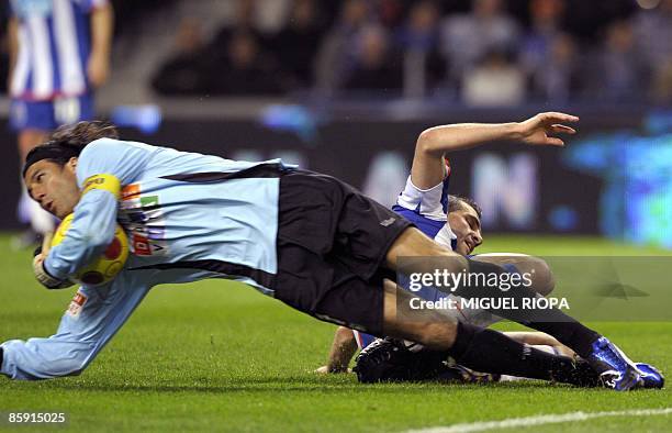 Estrela Amadora's goalkeeper Nelson Pereira catches the ball next FC Porto's player Argentinian Mariano Gonzalez during their Portuguese First league...