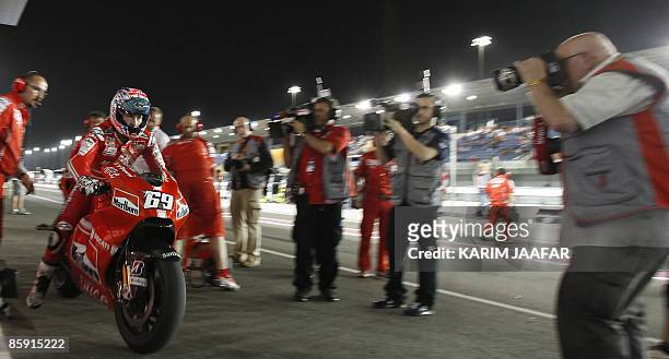 Ducati MotoGP rider Nicky Hayden of the US vies for the pole position at Losail International Circuit near Doha on April 11, 2009. AFP PHOTO/KARIM...