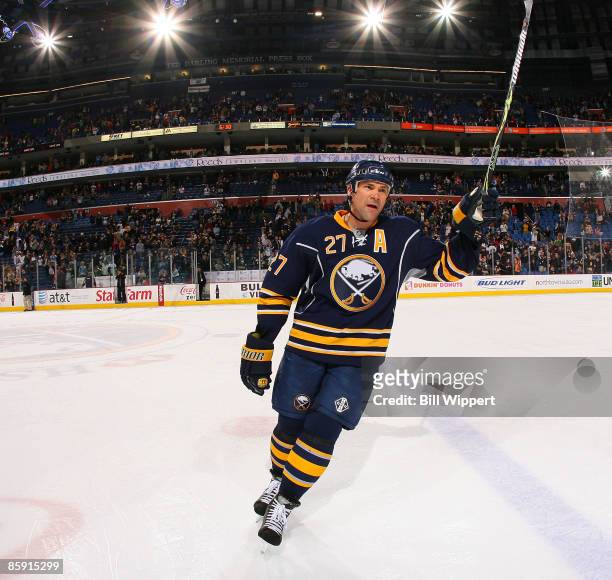 Teppo Numminen of the Buffalo Sabres salutes the fans after being named a game star in their season-ending victory over the Boston Bruins on April...
