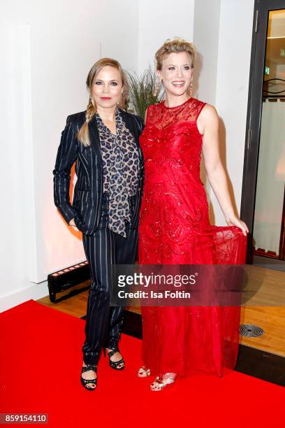 Former boxing champion Regina Halmich and German actress Eva Habermann attend the German Boxing Awards 2017 on October 8, 2017 in Hamburg, Germany.