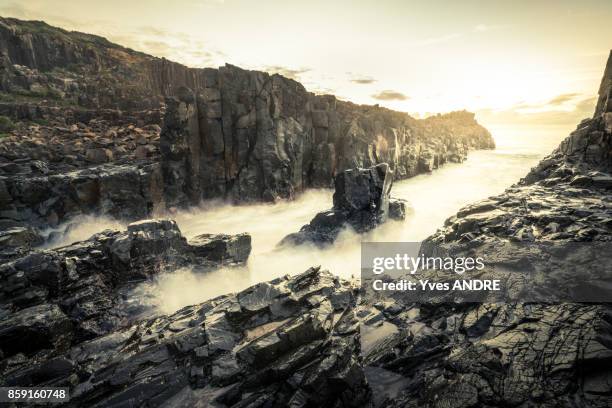 sun rising over the rocks, coastal sea scape - bombo stock pictures, royalty-free photos & images