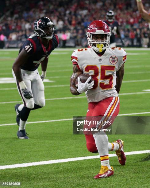 Charcandrick West of the Kansas City Chiefs scores in the second quarter as Zach Cunningham of the Houston Texans looks on at NRG Stadium on October...