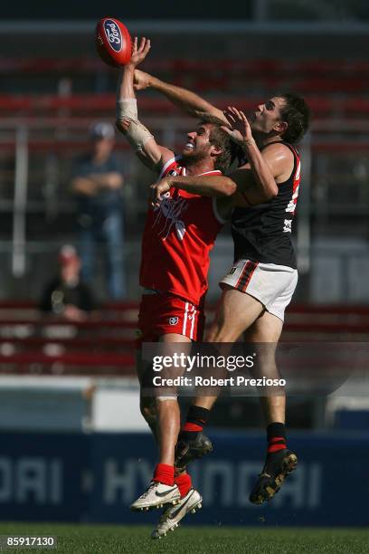 Simon Wiggins of the Bullants attempts to mark during the round one VFL match between the Northern Bullants and the Bendigo Bombers at Visy Park on...