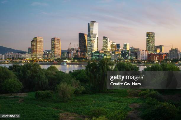 around han river, seoul, 2017 - river han stock pictures, royalty-free photos & images