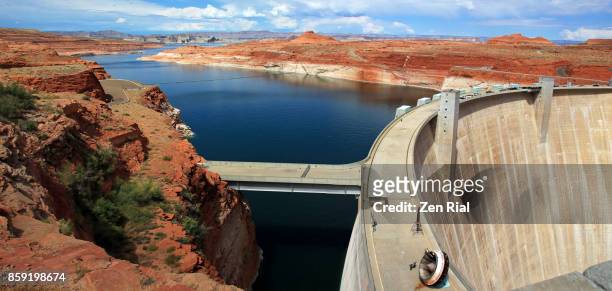 glen canyon dam and lake powell in arizona, usa - グレンキャニオンダム ストックフォトと画像