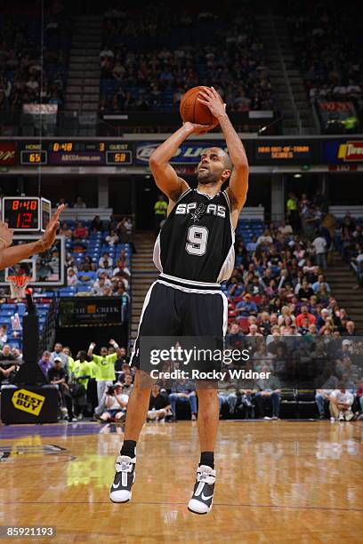 Tony Parker of the San Antonio Spurs shoots the ball against the Sacramento Kings on April 12, 2009 at ARCO Arena in Sacramento, California. NOTE TO...